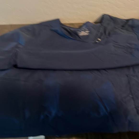 Luxe 2 xl navy blue scrub top - Picture 1 of 1